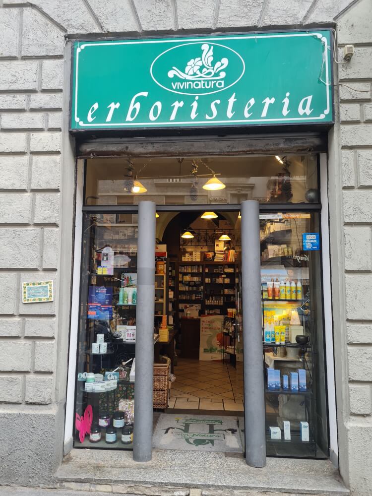 Facciata Erboristeria Vivinatura, Milano