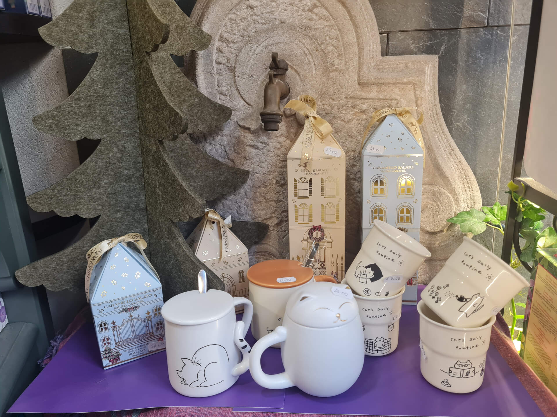 Regali Natale 2025: Tazze Gatto Originali e Cofanetti Luminaria Magici. Perfetti Set Regalo con Tisane per un Inverno di Puro Comfort